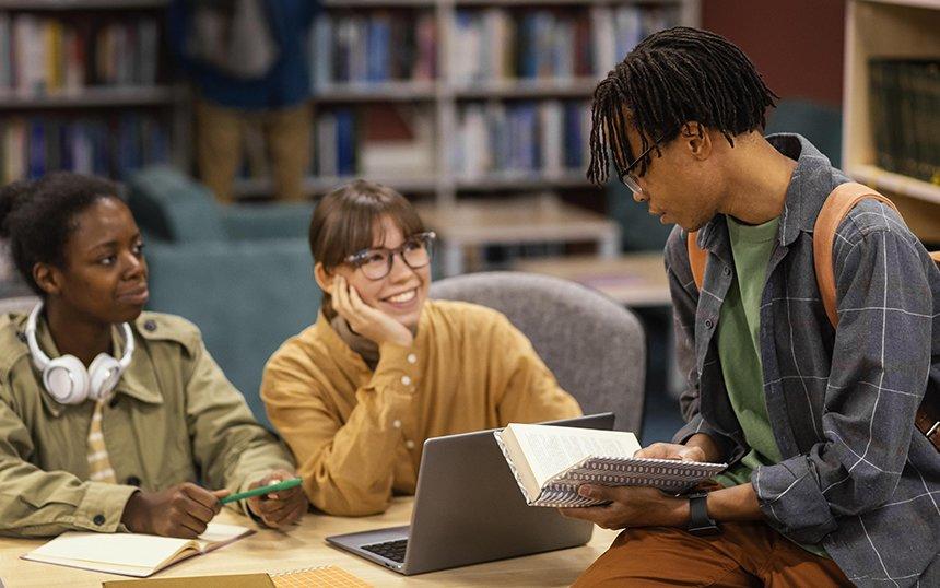 🎥📘 The Benefits of Combining YouTube Videos with Traditional Studying