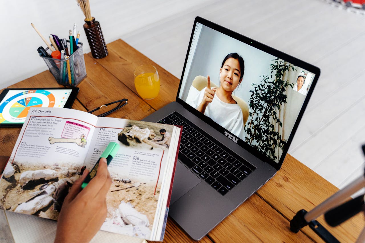 The Learning Hub : A Gateway to Lifelong Knowledge